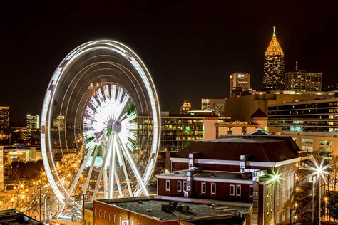 Skywheel atlanta - USA, North America. South Carolina. The 187ft-high SkyWheel overlooks the 1.2-mile coastal boardwalk. One ticket includes four revolutions in an enclosed glass gondola; the whole thing lasts about 10 to 15 minutes. At night the wheel is bewitching, with more than a million dazzling colored lights.